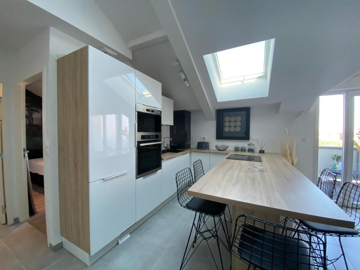 Appart & Fleurinoise Balcon Ascenseur Climatisation Fleurieux-sur-l'Arbresle Exterior photo